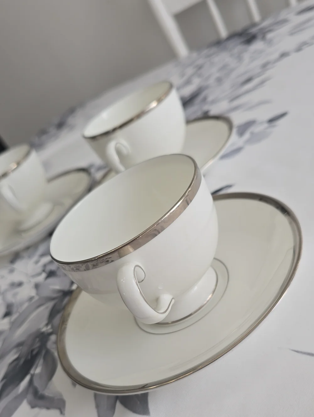 Wedgwood Bone China 4 Cups 4 Saucers Carlyn Made In England White